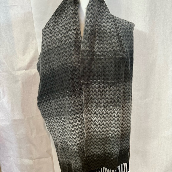 Elegant Black and Gray Chevron Scarf - Picture 5 of 12